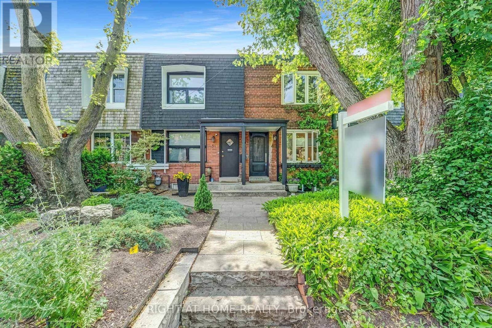 Toronto (rosedale-moore Park), ON M4T1B3,49 SUMMERHILL GARDENS