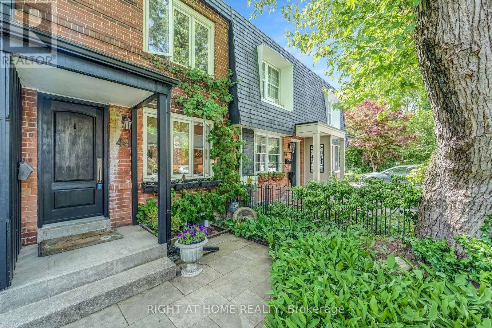 Toronto (rosedale-moore Park), ON M4T1B3,49 SUMMERHILL GARDENS