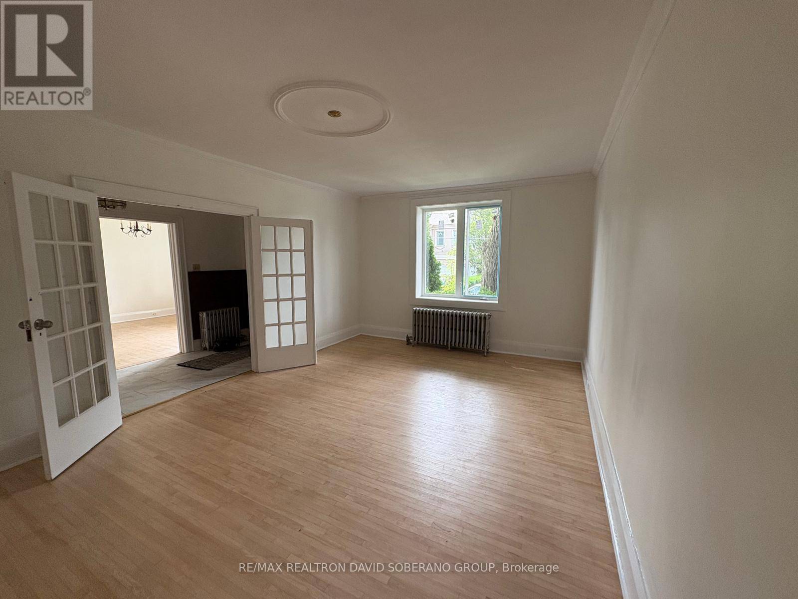 Toronto (englemount-lawrence), ON M6A1T1,44 SULTANA AVENUE