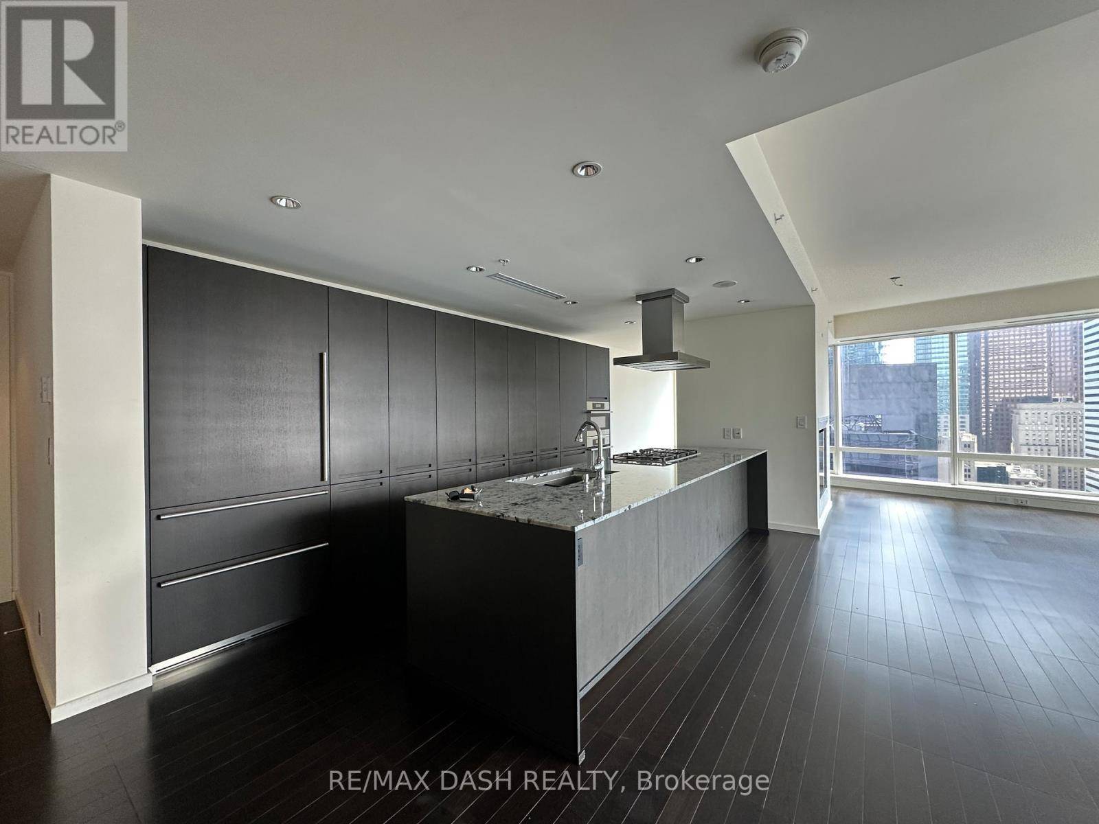 Toronto (university), ON M5H0A2,180 University AVE #3209