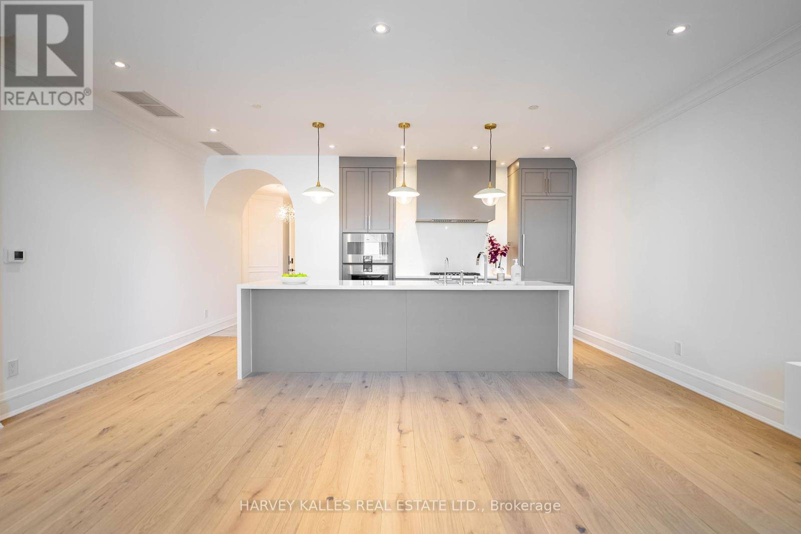 Toronto (humewood-cedarvale), ON M5P0A8,2010 Bathurst ST #2C