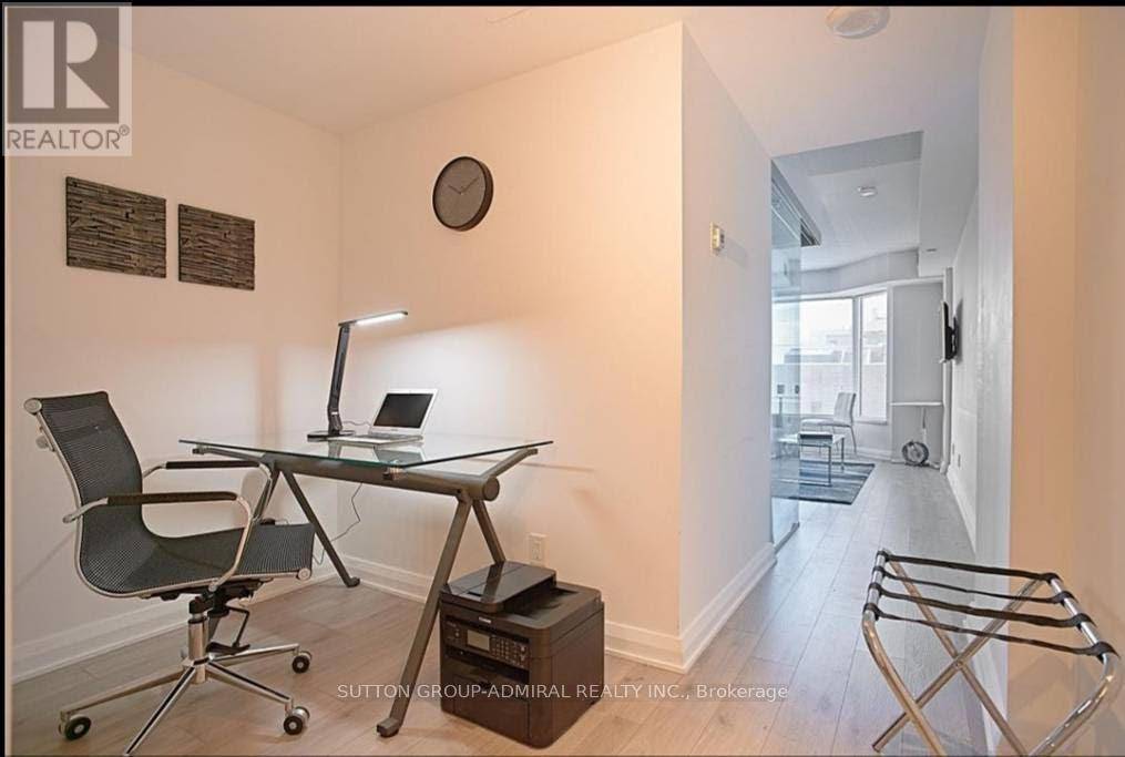 Toronto (annex), ON M5R1C4,155 Yorkville AVE #701