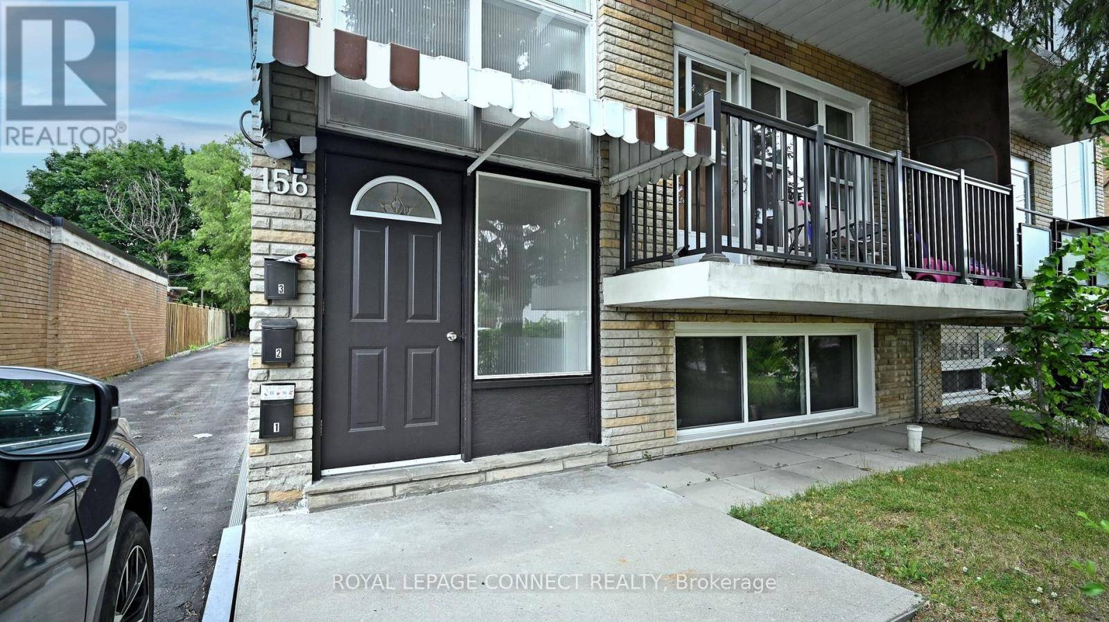 Toronto (bathurst Manor), ON M3H4P9,156 Overbrook PL #1