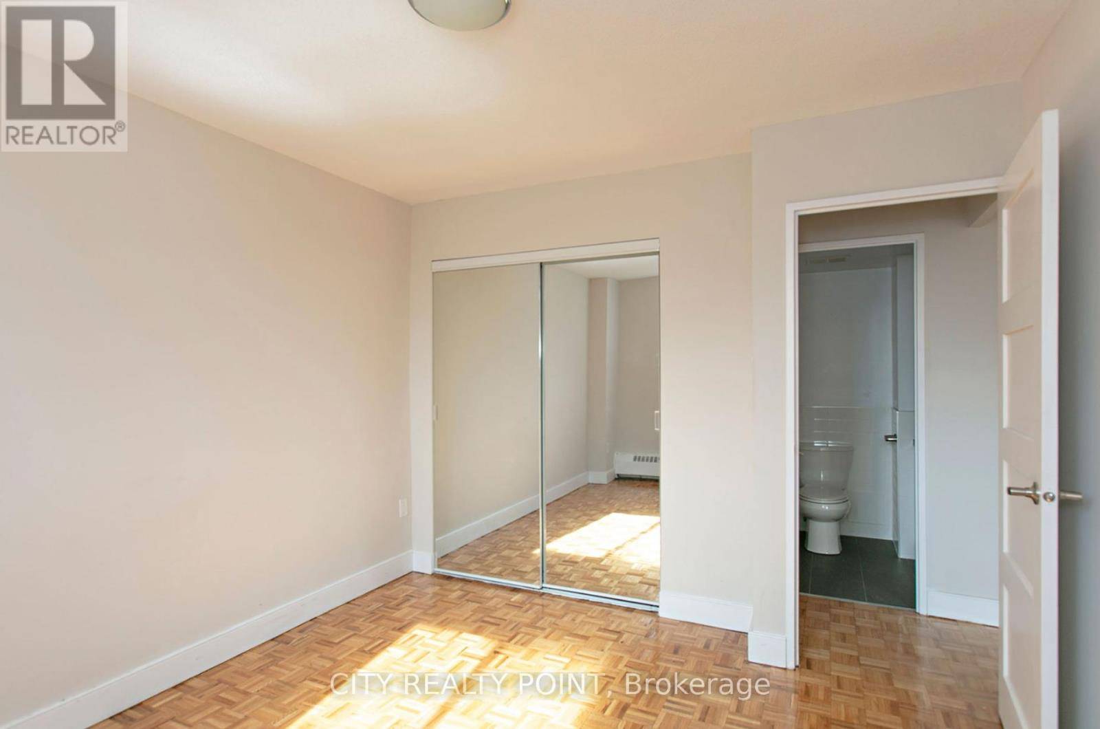 Toronto (humewood-cedarvale), ON M5P3L3,1500 Bathurst ST #601