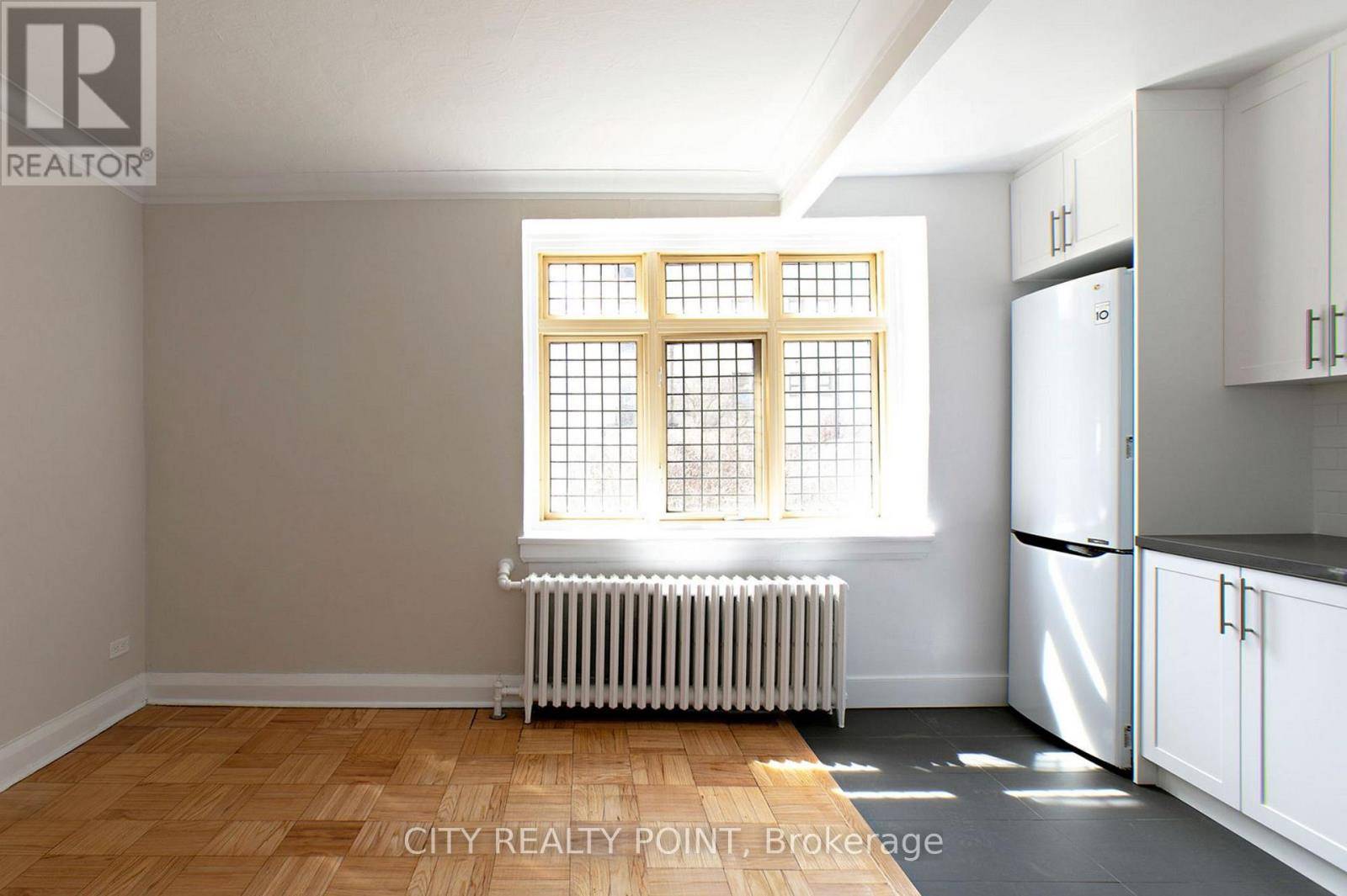 Toronto (casa Loma), ON M4V2H5,398 Avenue RD #221
