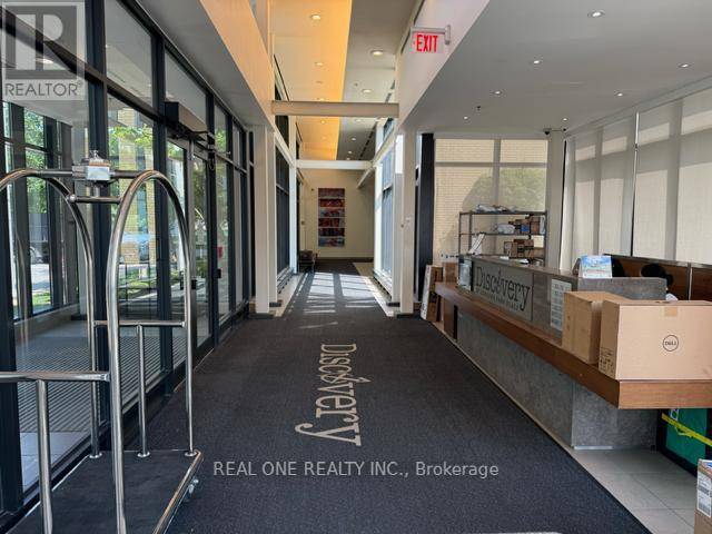 Toronto (bayview Village), ON M2K0B4,33 Singer CT #1203