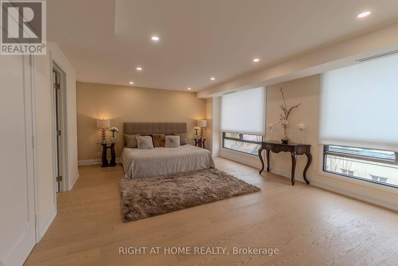 Toronto (forest Hill South), ON M5P2X9,447 Walmer RD #608