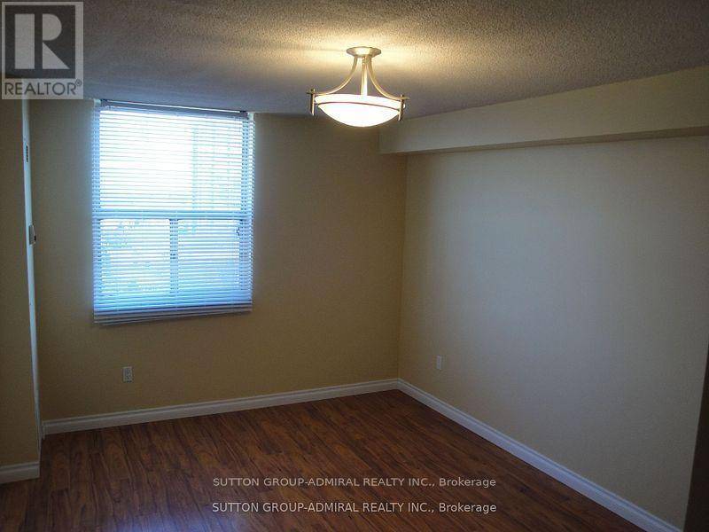 Toronto (newtonbrook East), ON M2M4B1,205 Hilda AVE #906