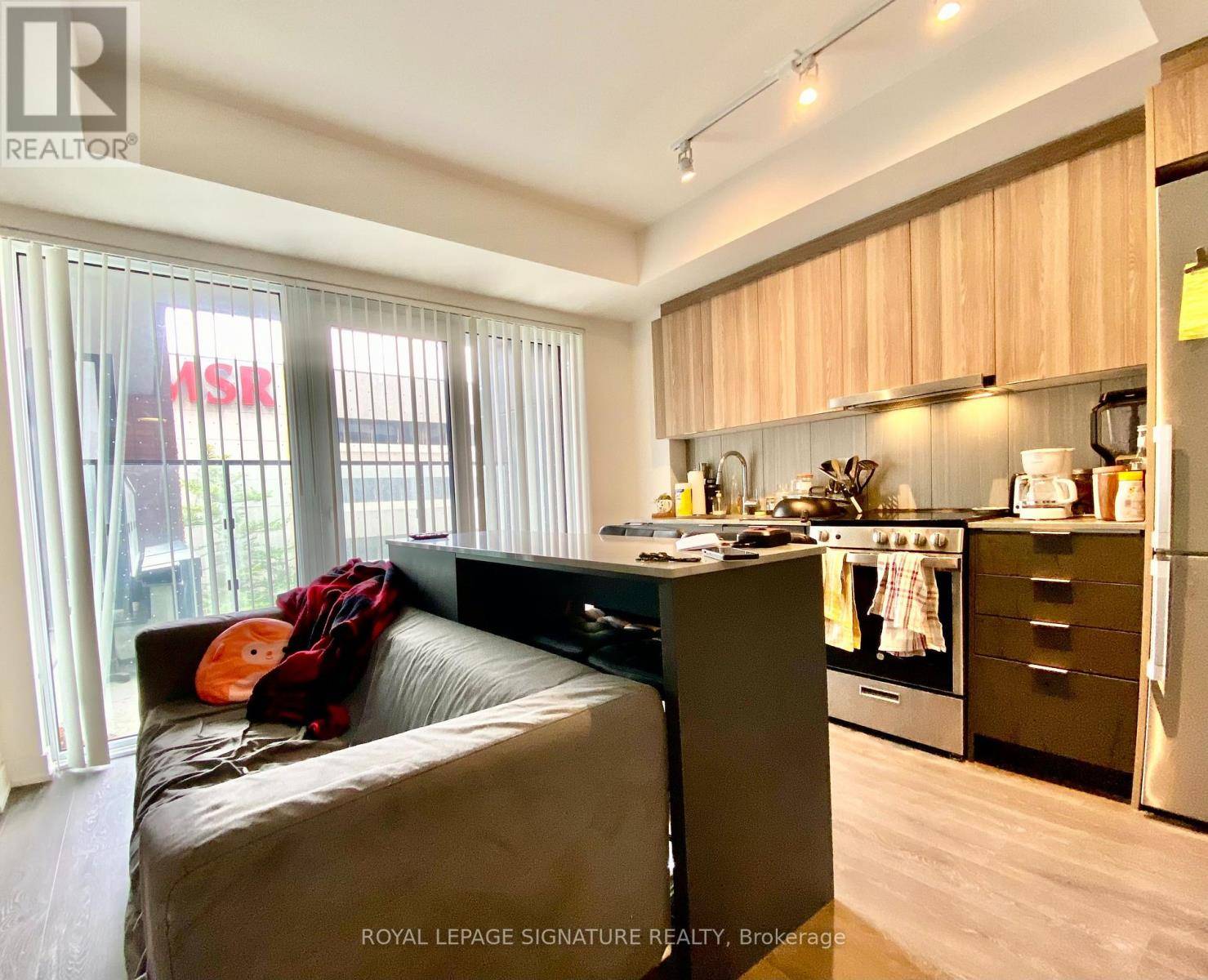 Toronto (clanton Park), ON M3H0E7,8 Tippett RD #313