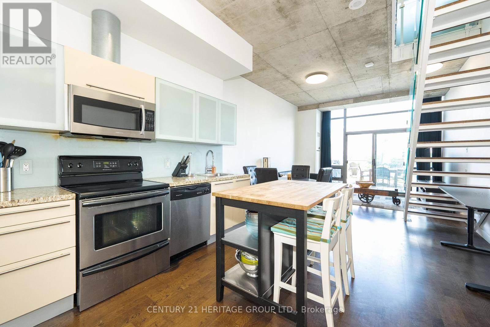 Toronto (waterfront Communities), ON M5A3R3,33 Mill ST #607