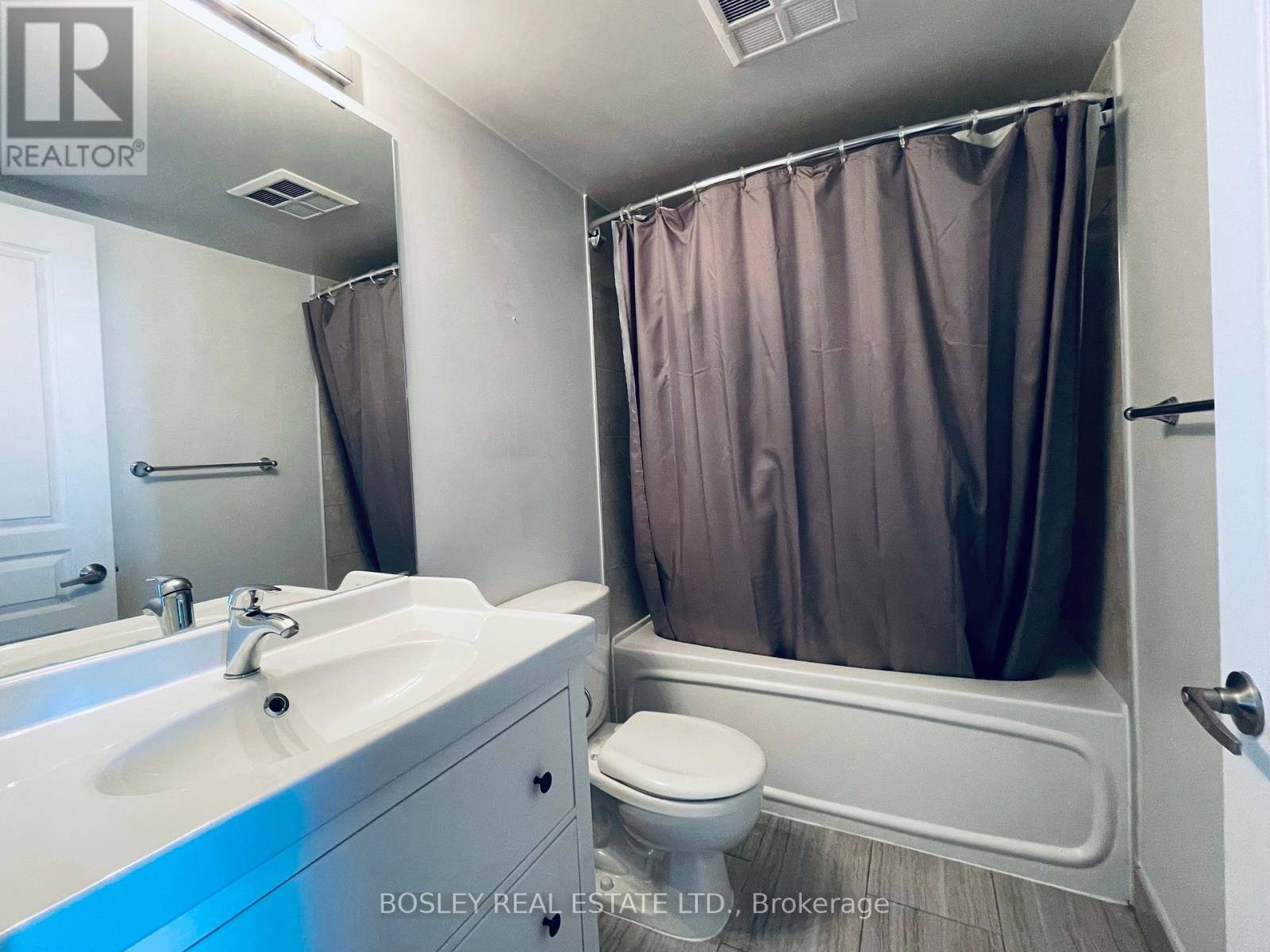 Toronto (moss Park), ON M5A1P9,323 Richmond ST East #807