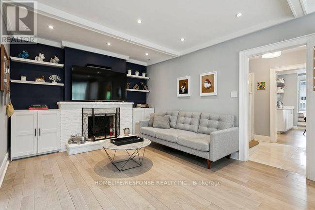 Toronto (lawrence Park North), ON M5M1A5,62 LAWRENCE AVENUE W