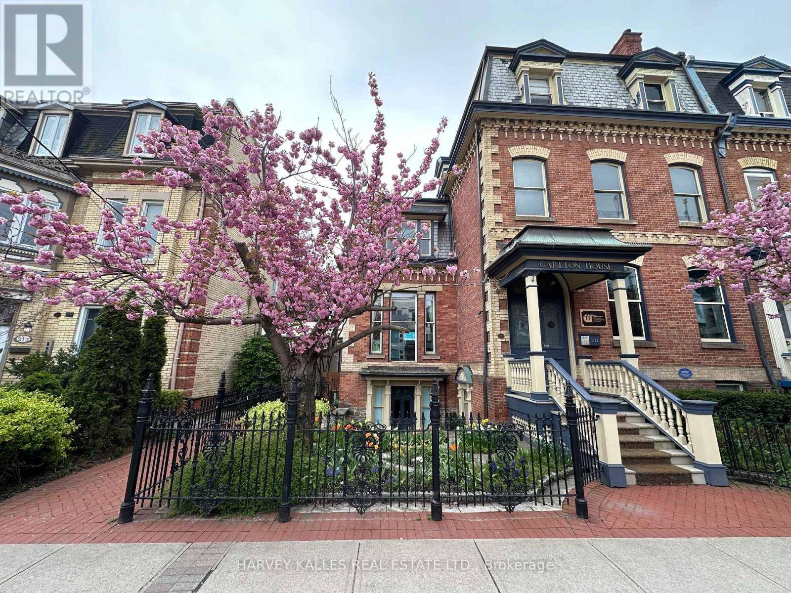 Toronto (cabbagetown-south St. James Town), ON M5A2K9,211 Carlton ST #Lower