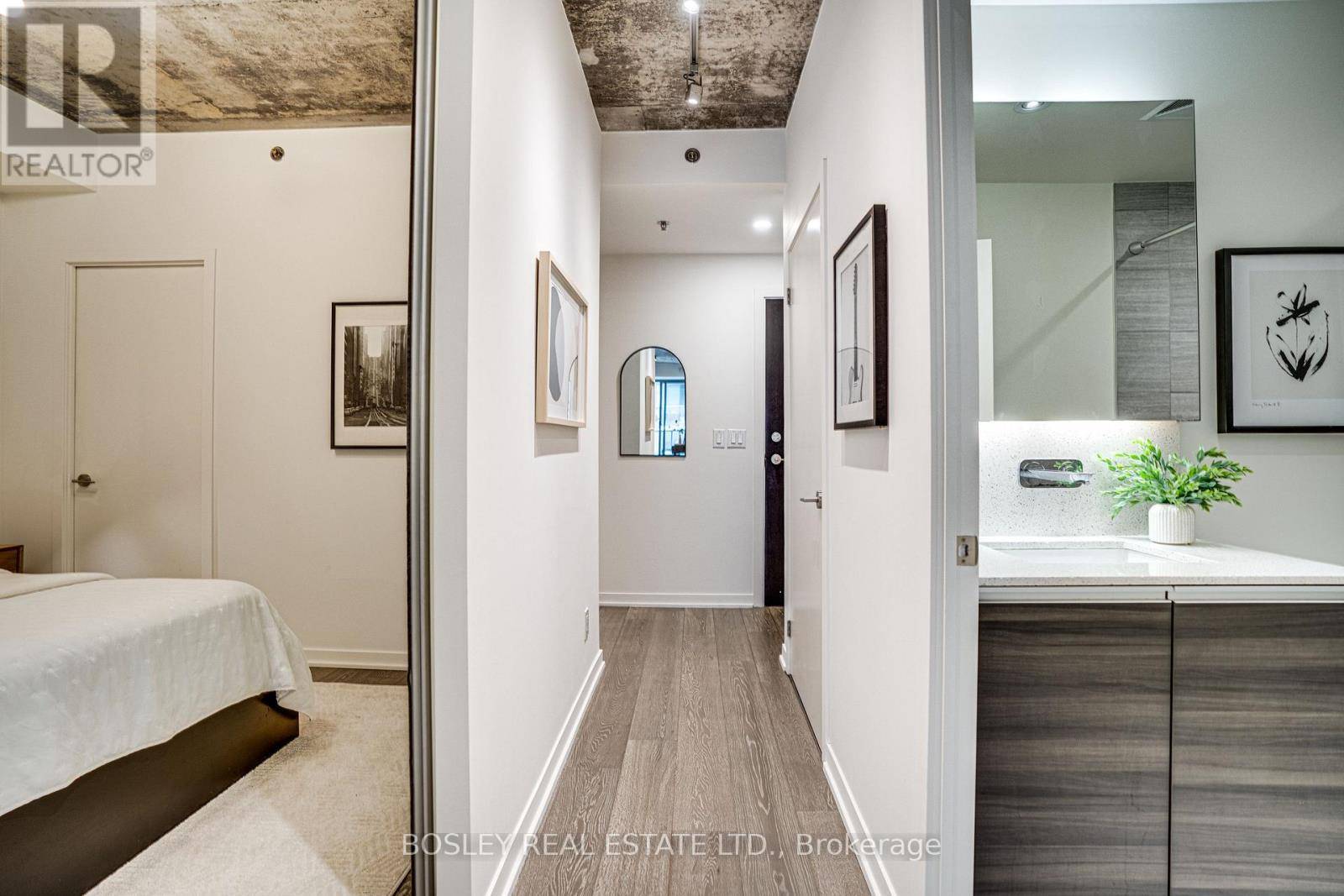 Toronto (little Portugal), ON M6J0B3,8 Gladstone AVE #403