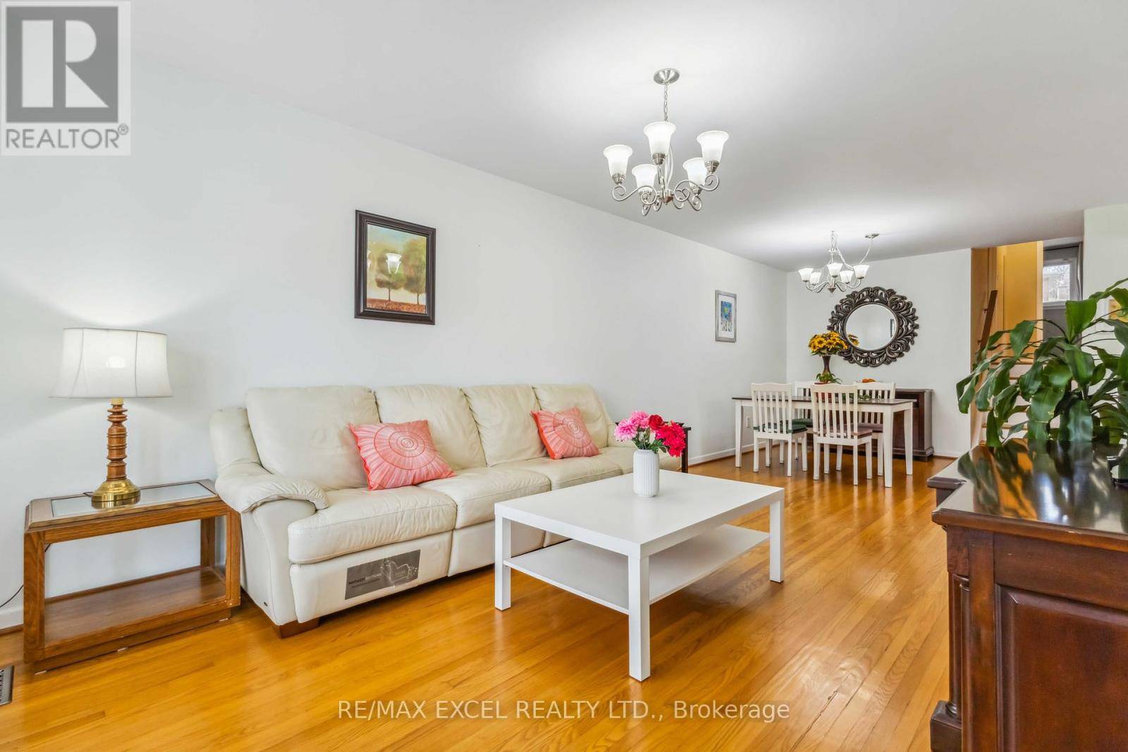 Toronto (st. Andrew-windfields), ON M2L2T7,335 WOODSWORTH ROAD