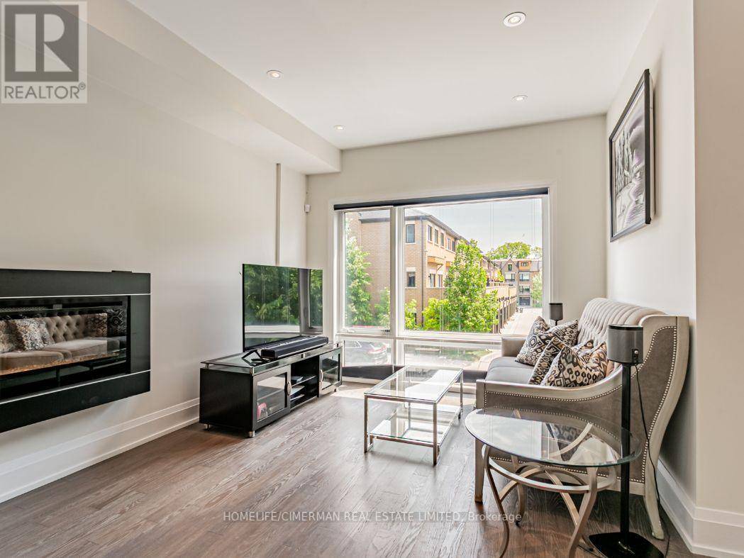 Toronto (newtonbrook East), ON M2N0K3,7 KENNETH WOOD CRESCENT