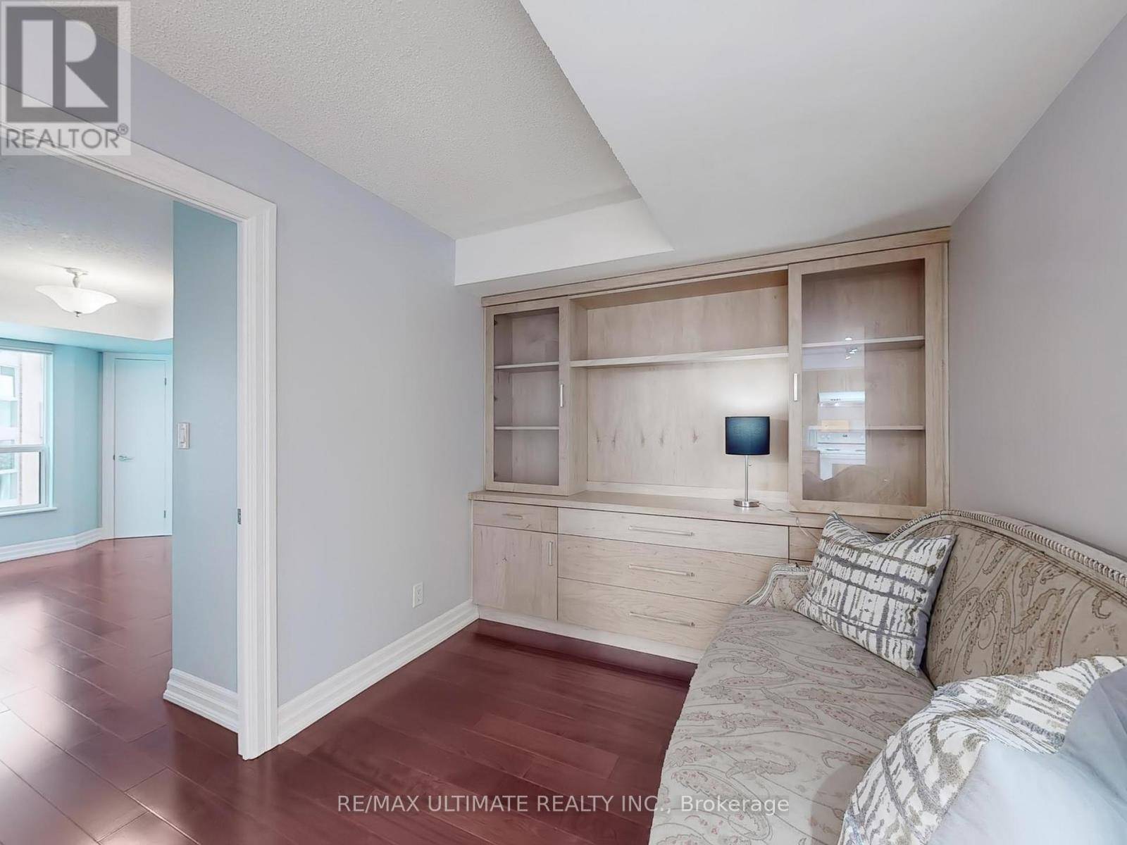 Toronto (rosedale-moore Park), ON M4W3Y2,300 Bloor ST East #1113