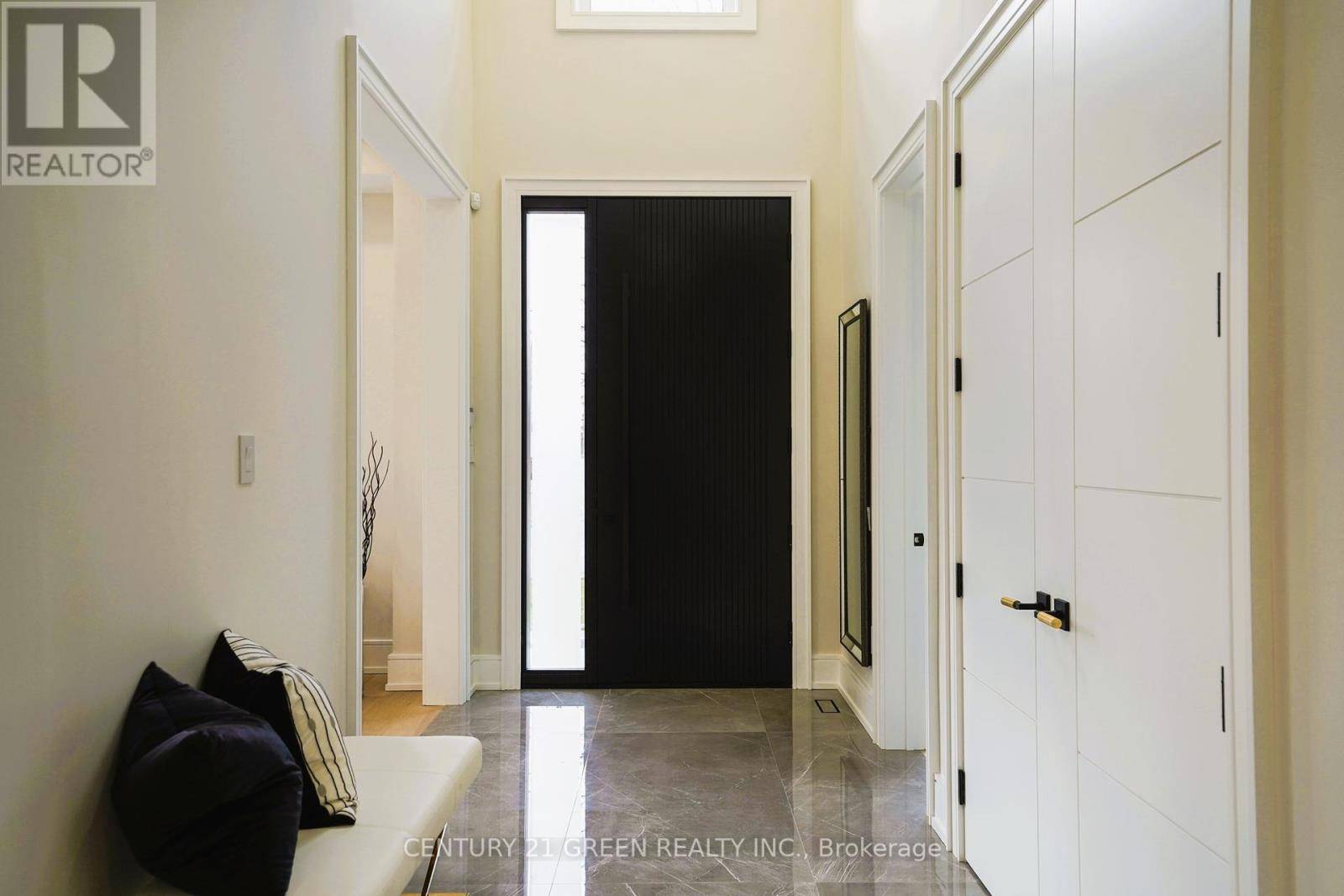 Toronto (newtonbrook West), ON M2R2E8,49 GRANTBROOK STREET