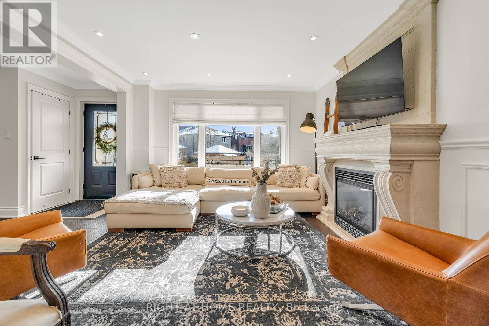 Toronto (englemount-lawrence), ON M6A1L3,92 RIDGEVALE DRIVE