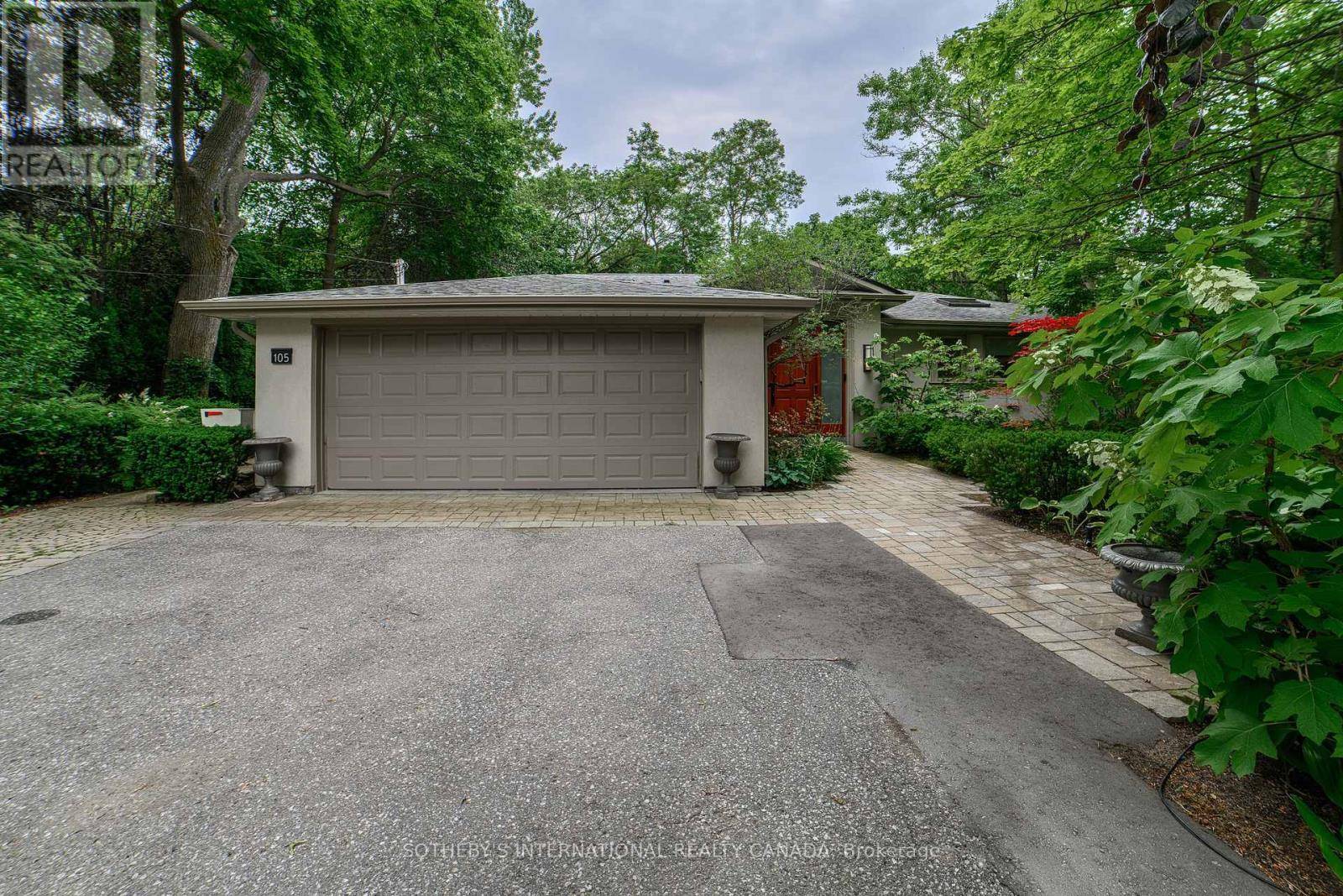Toronto (rosedale-moore Park), ON M4W1X3,105 ROXBOROUGH DRIVE