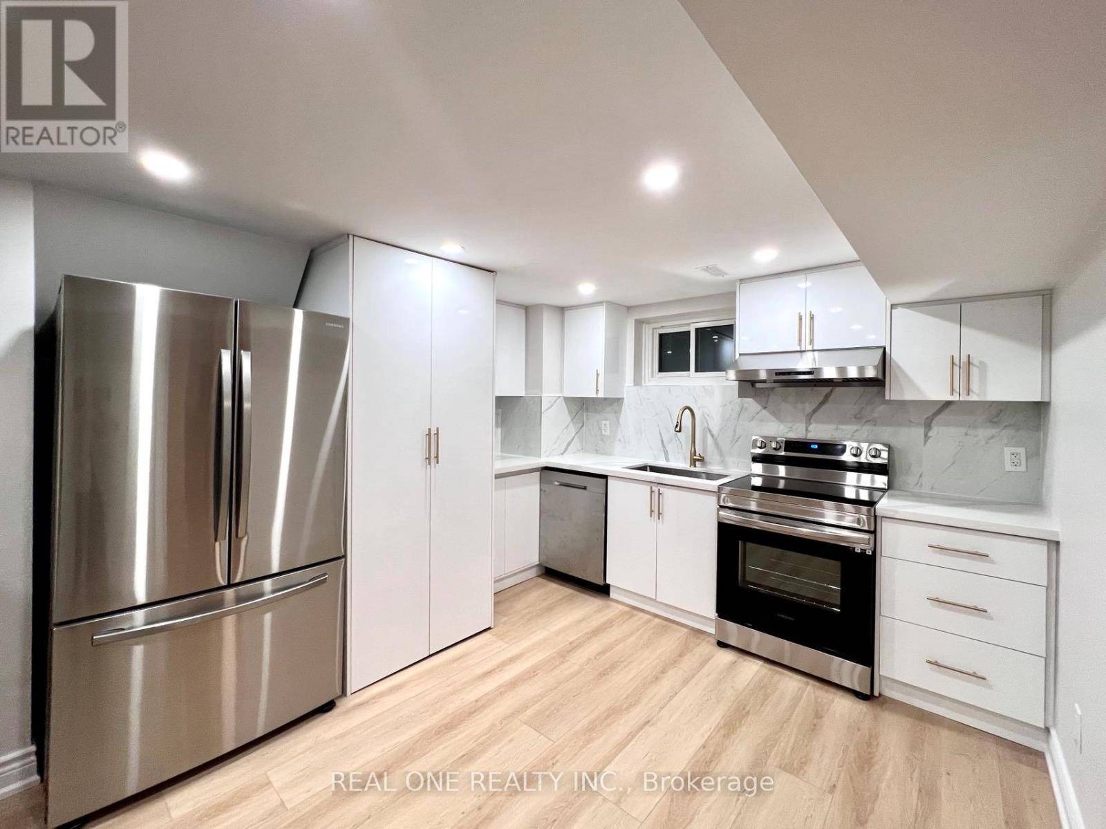 Toronto (newtonbrook West), ON M2R2P9,65 Dewlane DR #Lower