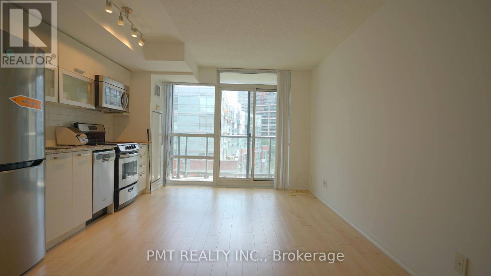 Toronto (little Portugal), ON M6J0A2,68 Abell ST #712