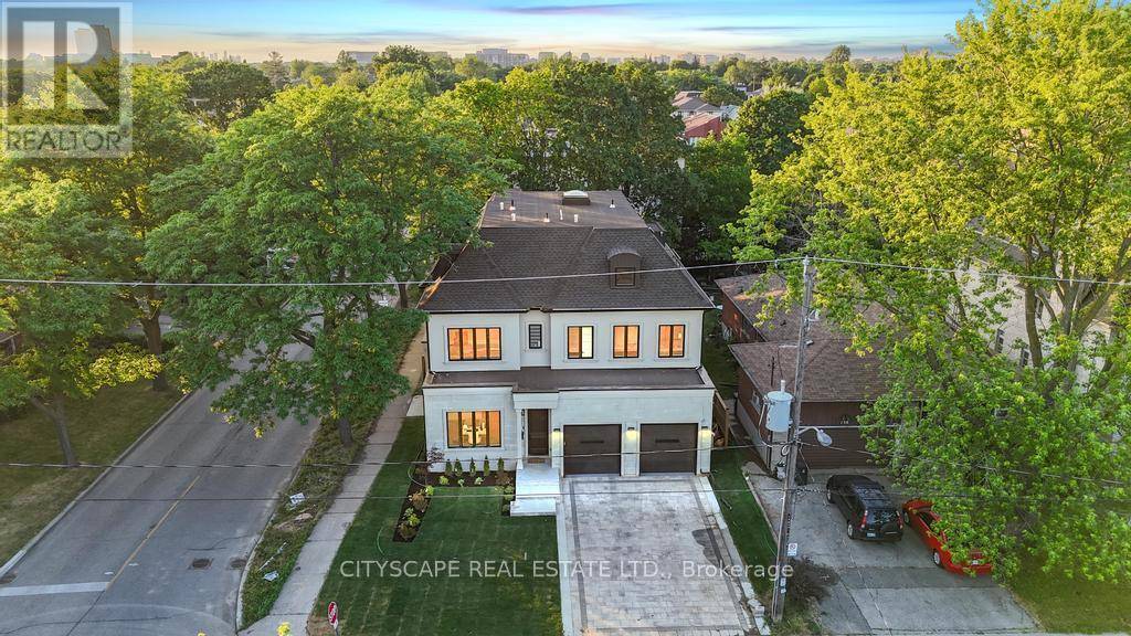 Toronto (englemount-lawrence), ON M6B1X6,140 HILLMOUNT AVENUE