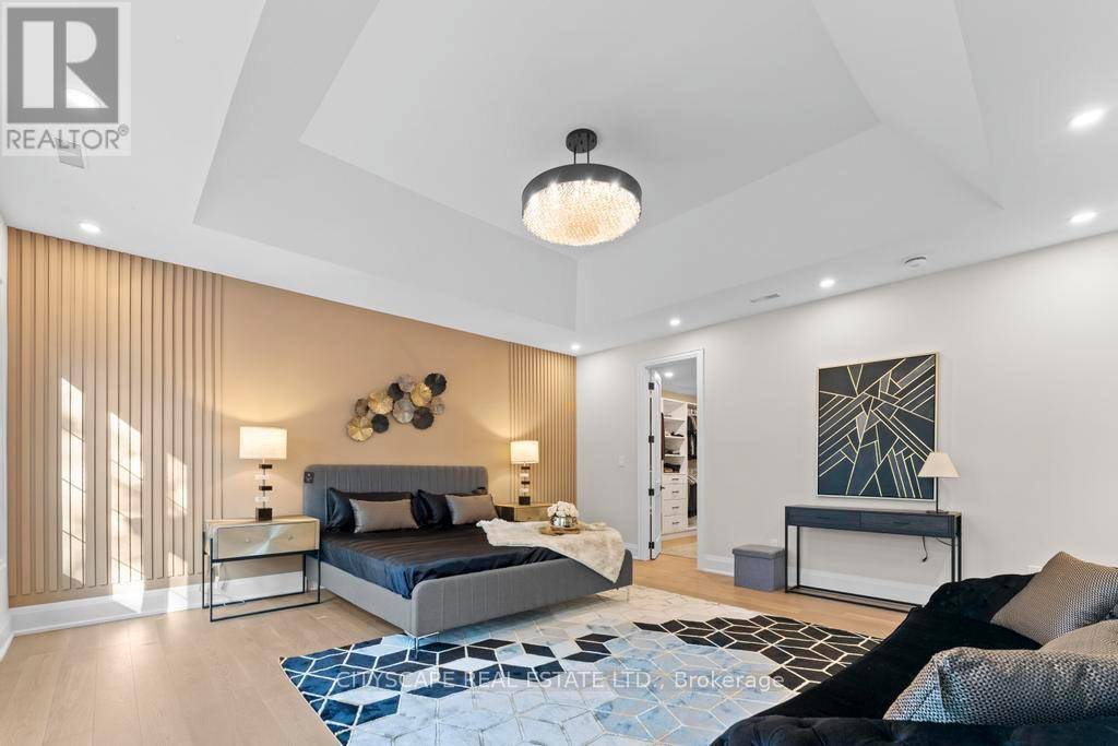 Toronto (englemount-lawrence), ON M6B1X6,140 HILLMOUNT AVENUE