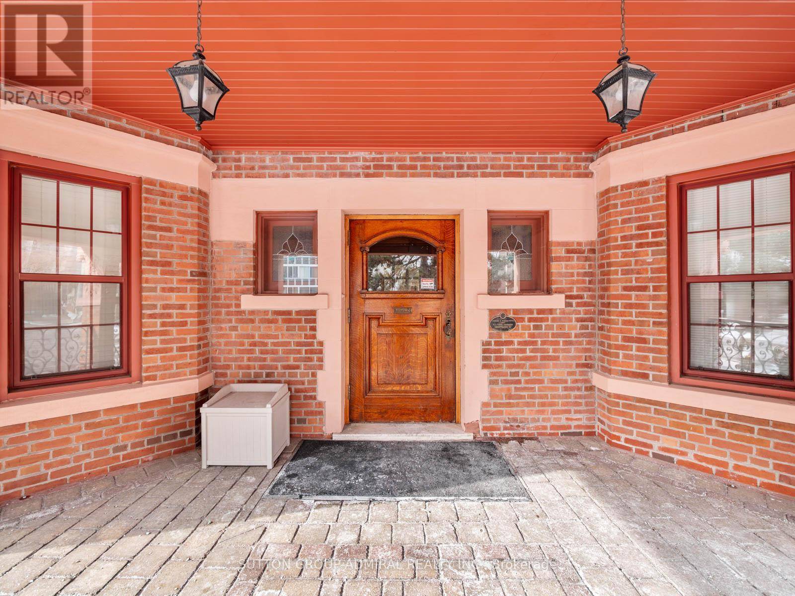 Toronto (annex), ON M5R2N5,212 St George ST #302