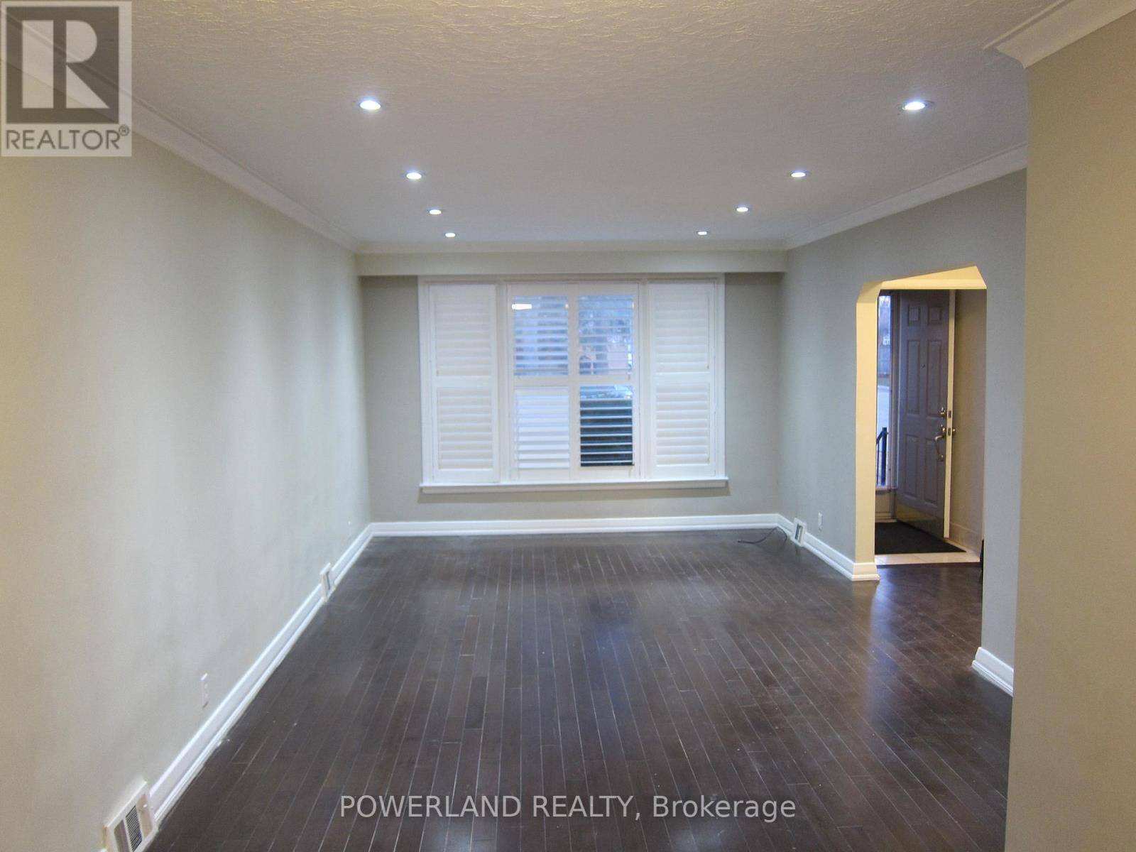 Toronto (newtonbrook West), ON M2R2J8,46 Transwell AVE #Main