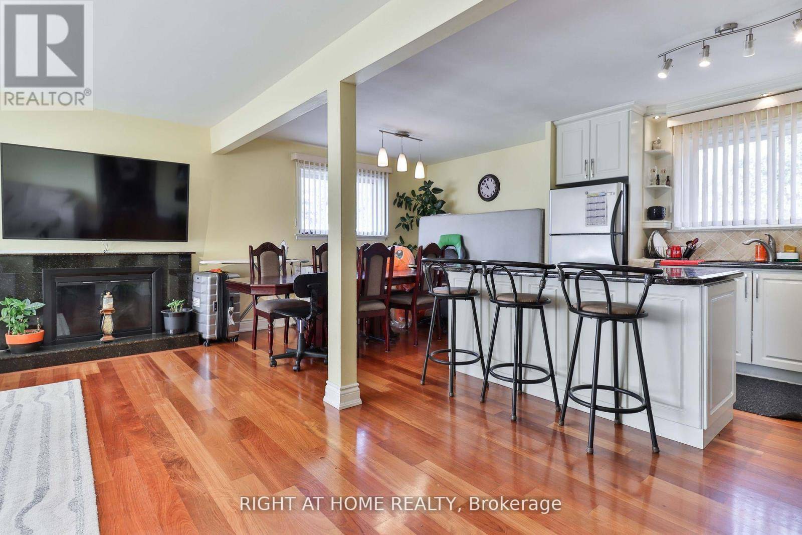 Toronto (banbury-don Mills), ON M3C1N2,2 Greenland RD #Main