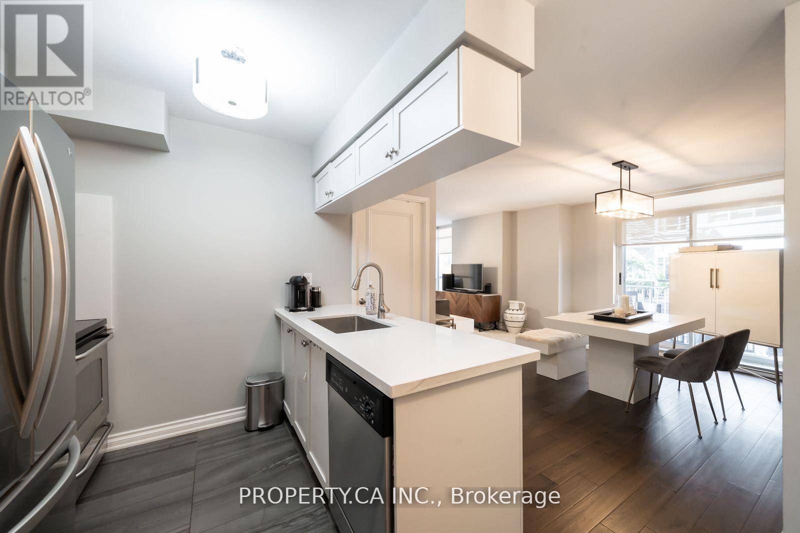 Toronto (yonge-st. Clair), ON M4V1M1,60 St Clair AVE West #202