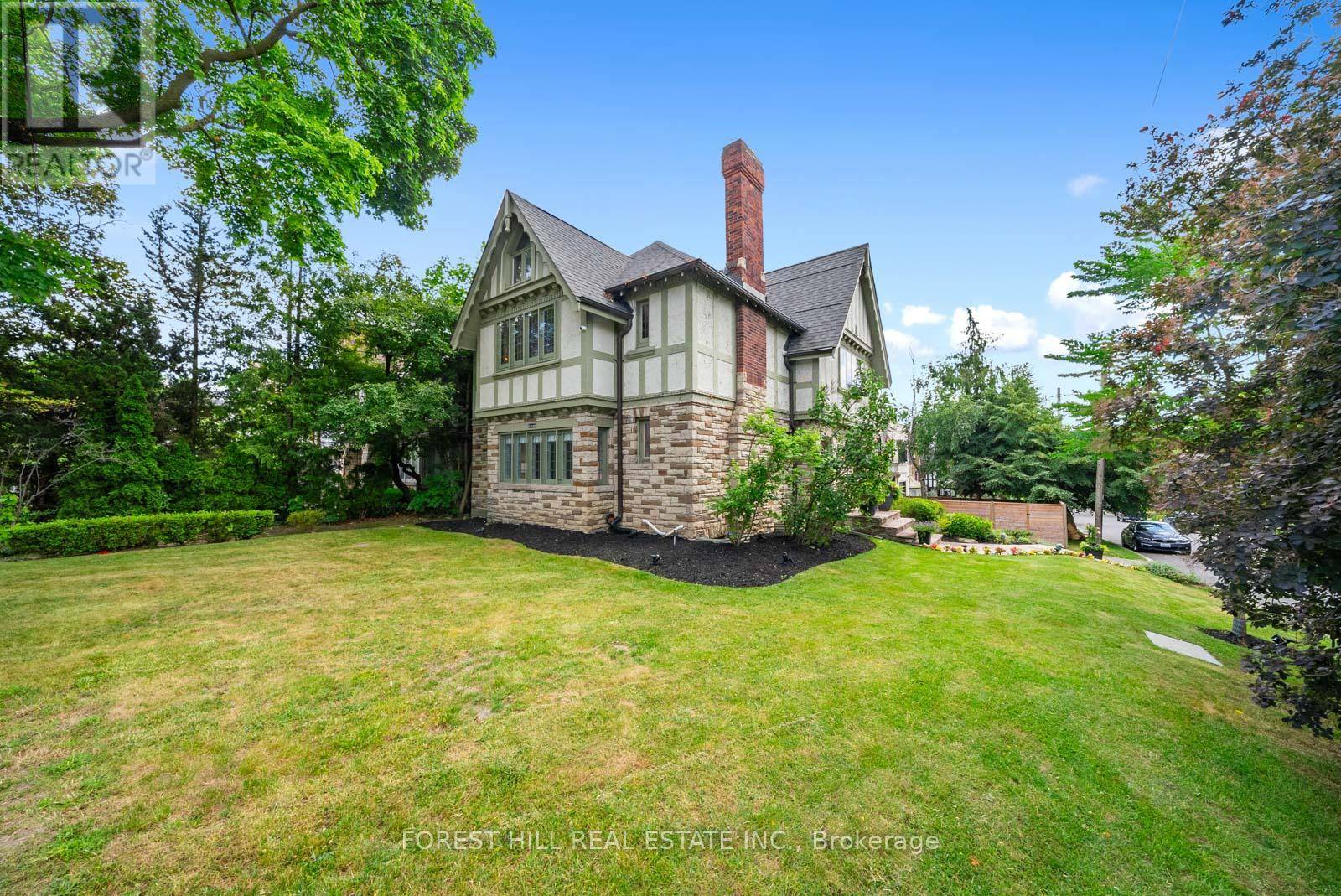 Toronto (forest Hill South), ON M5P1Y5,39 AVA ROAD