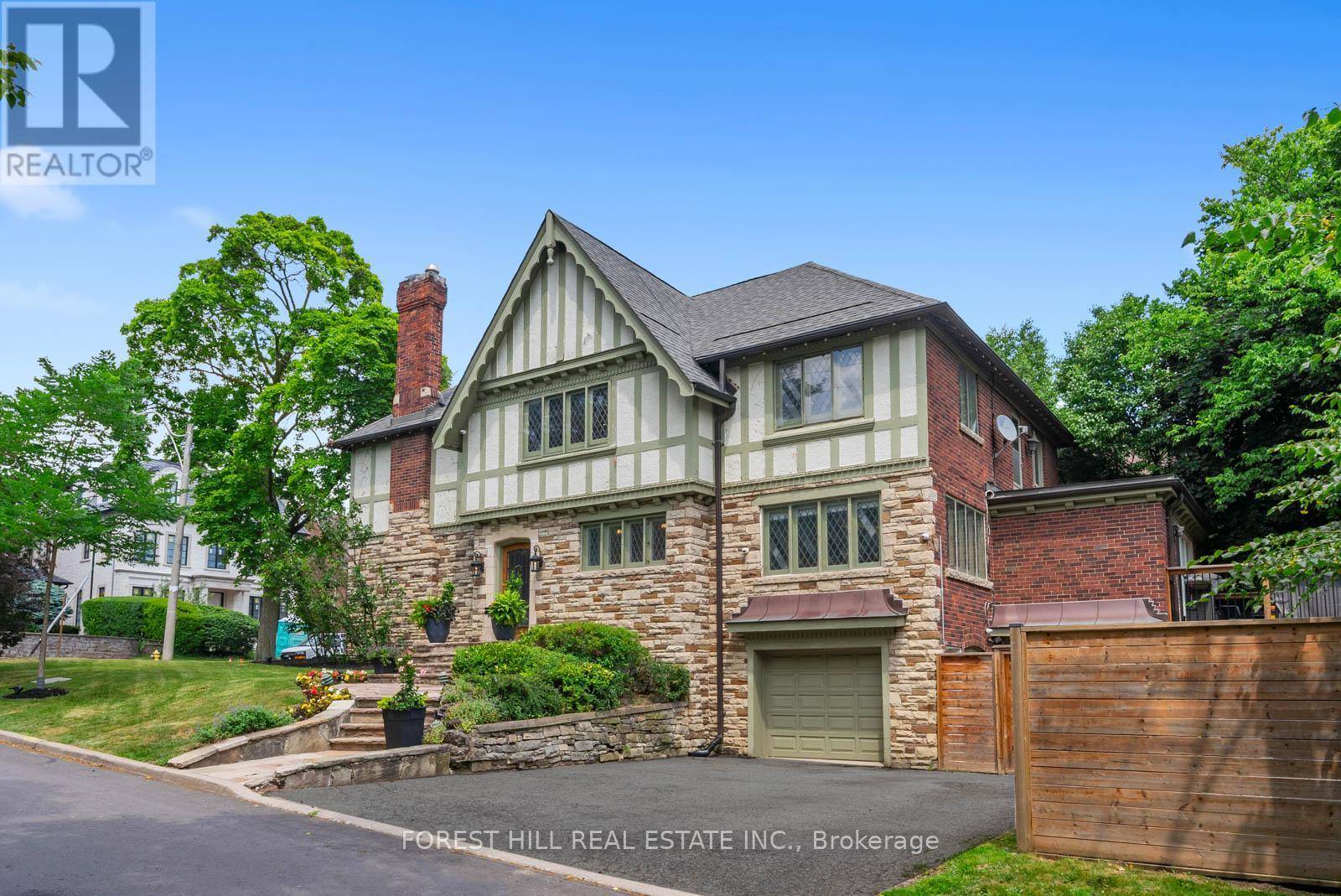 Toronto (forest Hill South), ON M5P1Y5,39 AVA ROAD