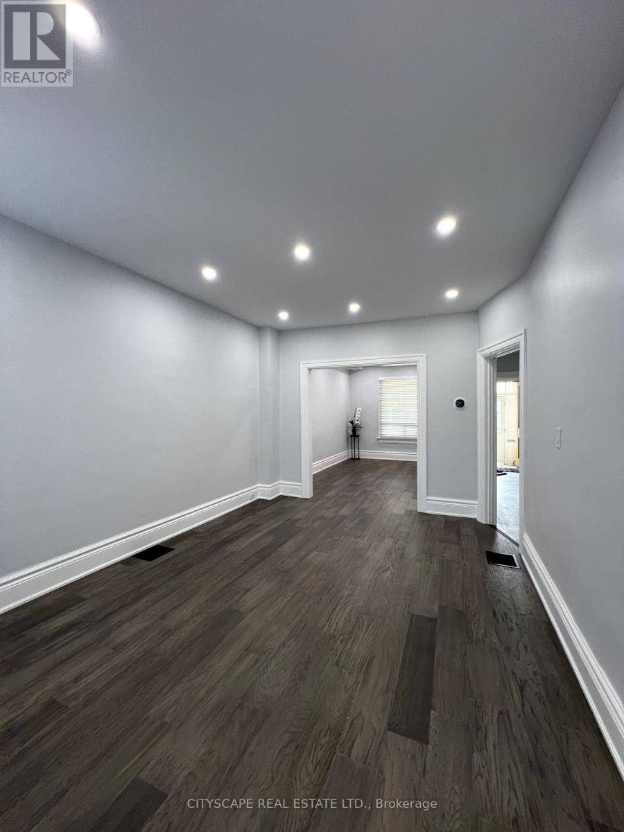 Toronto (dufferin Grove), ON M6H3Y3,476 LANSDOWNE AVENUE