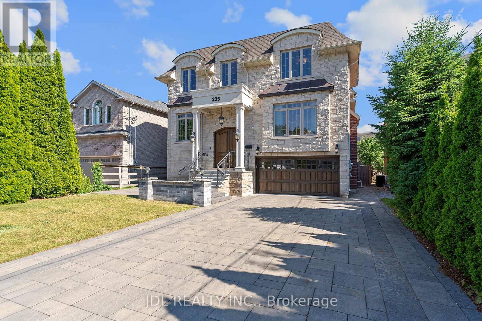 Toronto (willowdale East), ON M2N4E2,235 MCKEE AVENUE