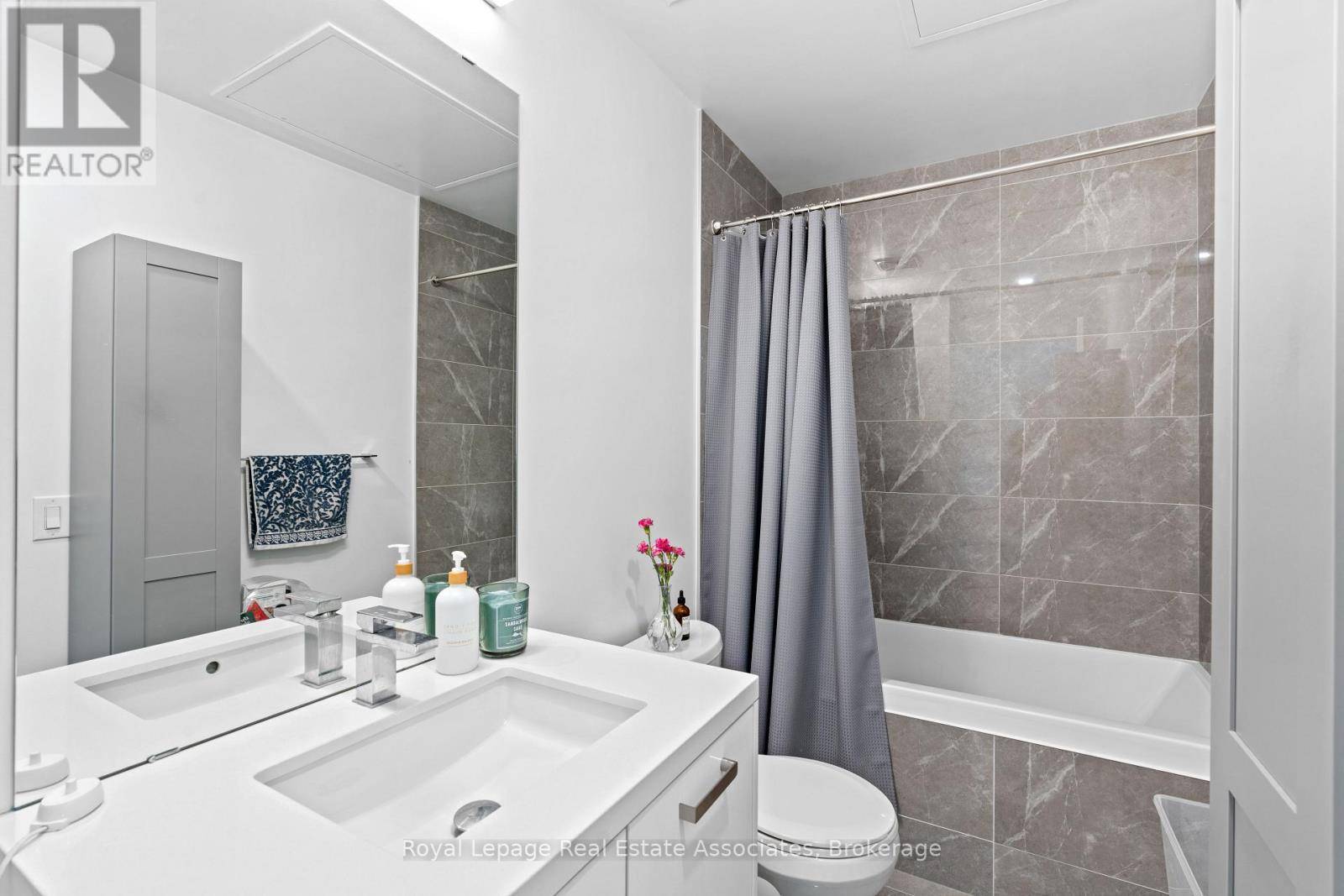 Toronto (waterfront Communities), ON M5V1Y1,458 Richmond ST West #908