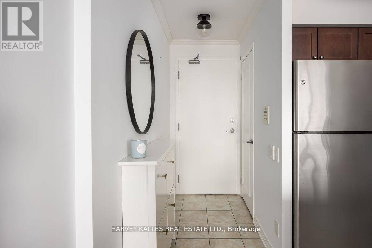 Toronto (yonge-st. Clair), ON M4V1M1,60 St. Clair AVE West #1107
