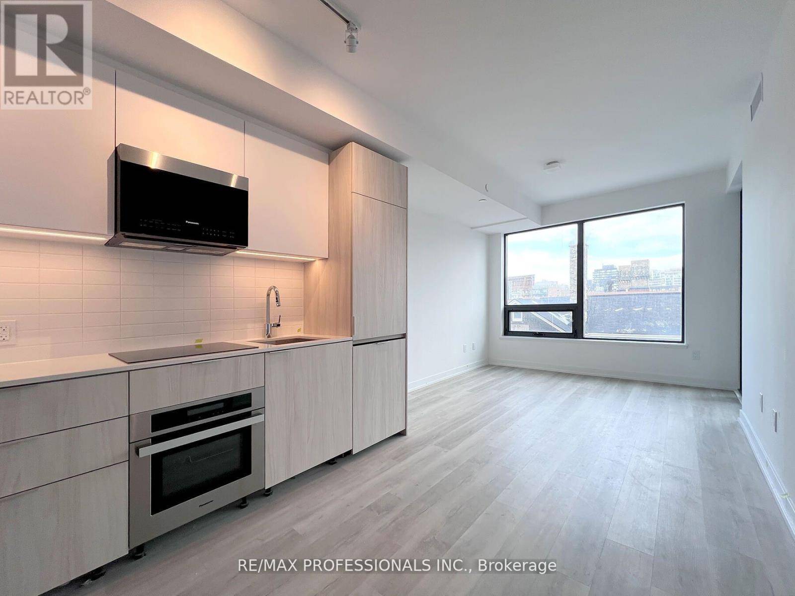 Toronto (moss Park), ON M5A1H5,28 Eastern AVE #411