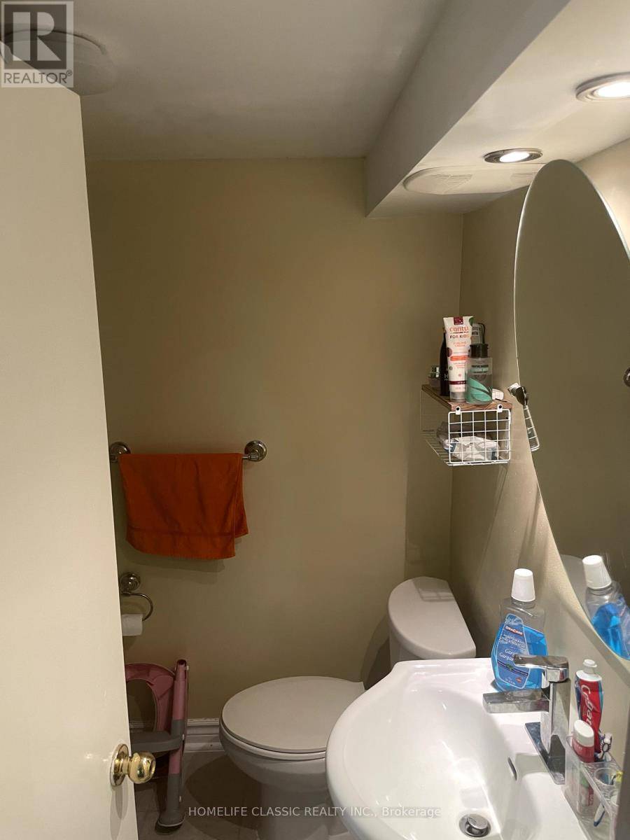 Toronto (newtonbrook East), ON M2M2R1,31 Madawaska AVE #Lower