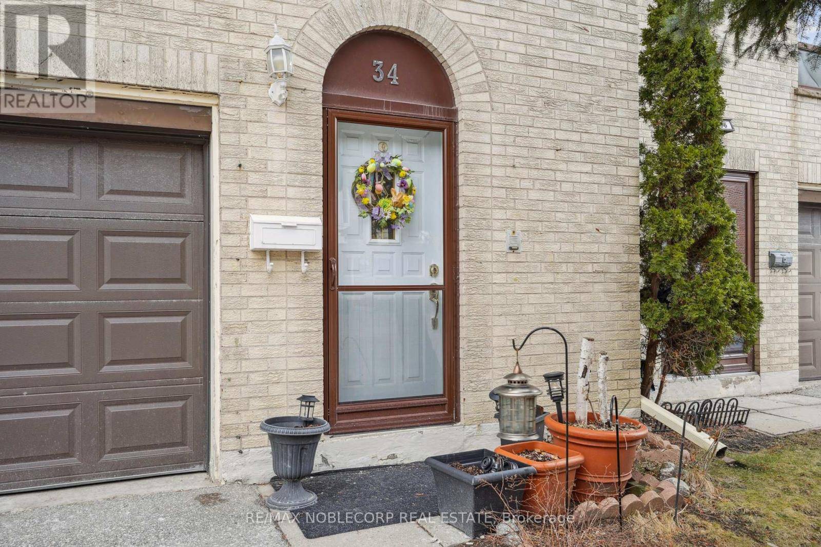Toronto (henry Farm), ON M2J1P3,34 CORVUS STAR WAY