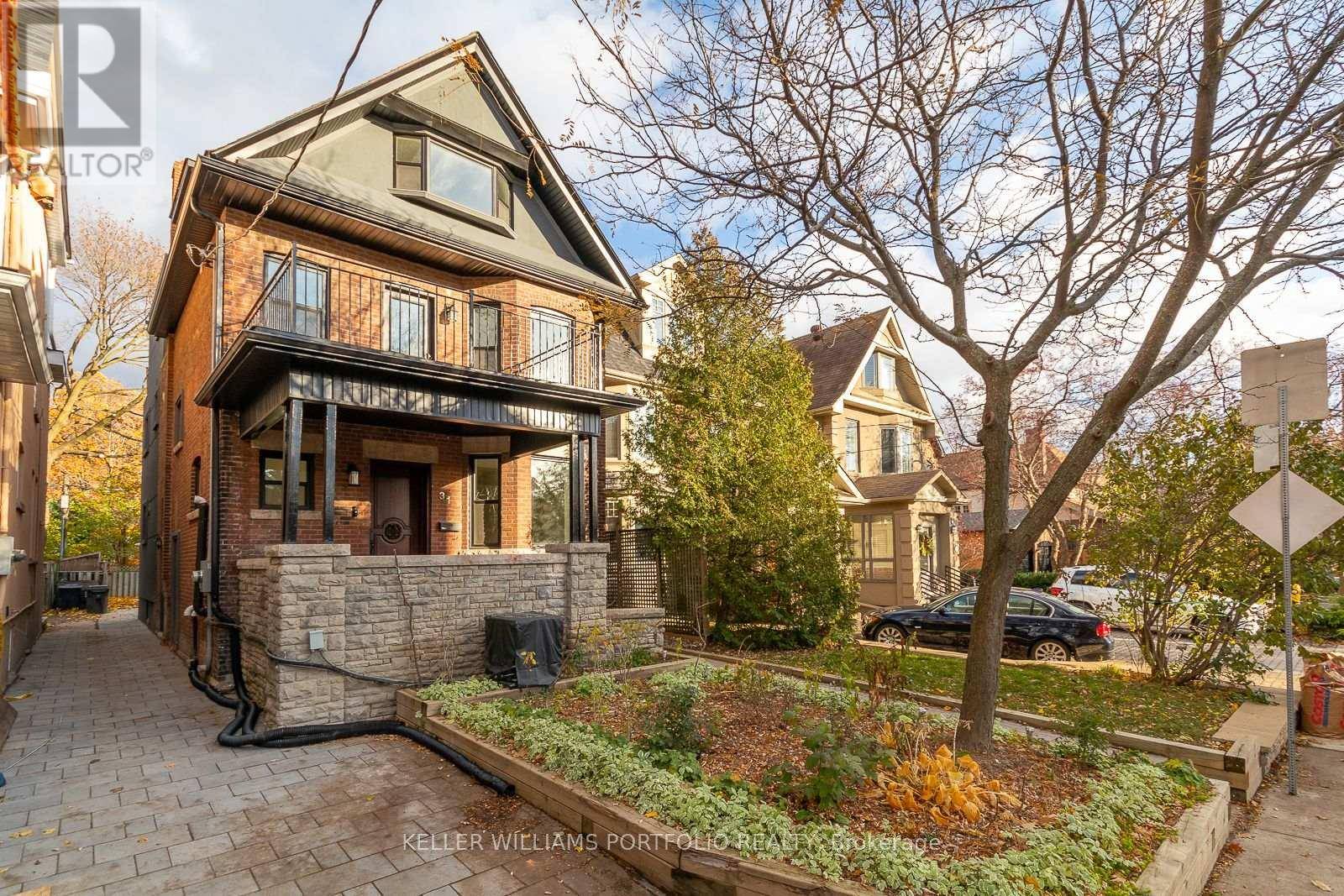 Toronto (casa Loma), ON M5R3E5,31 HILTON AVENUE