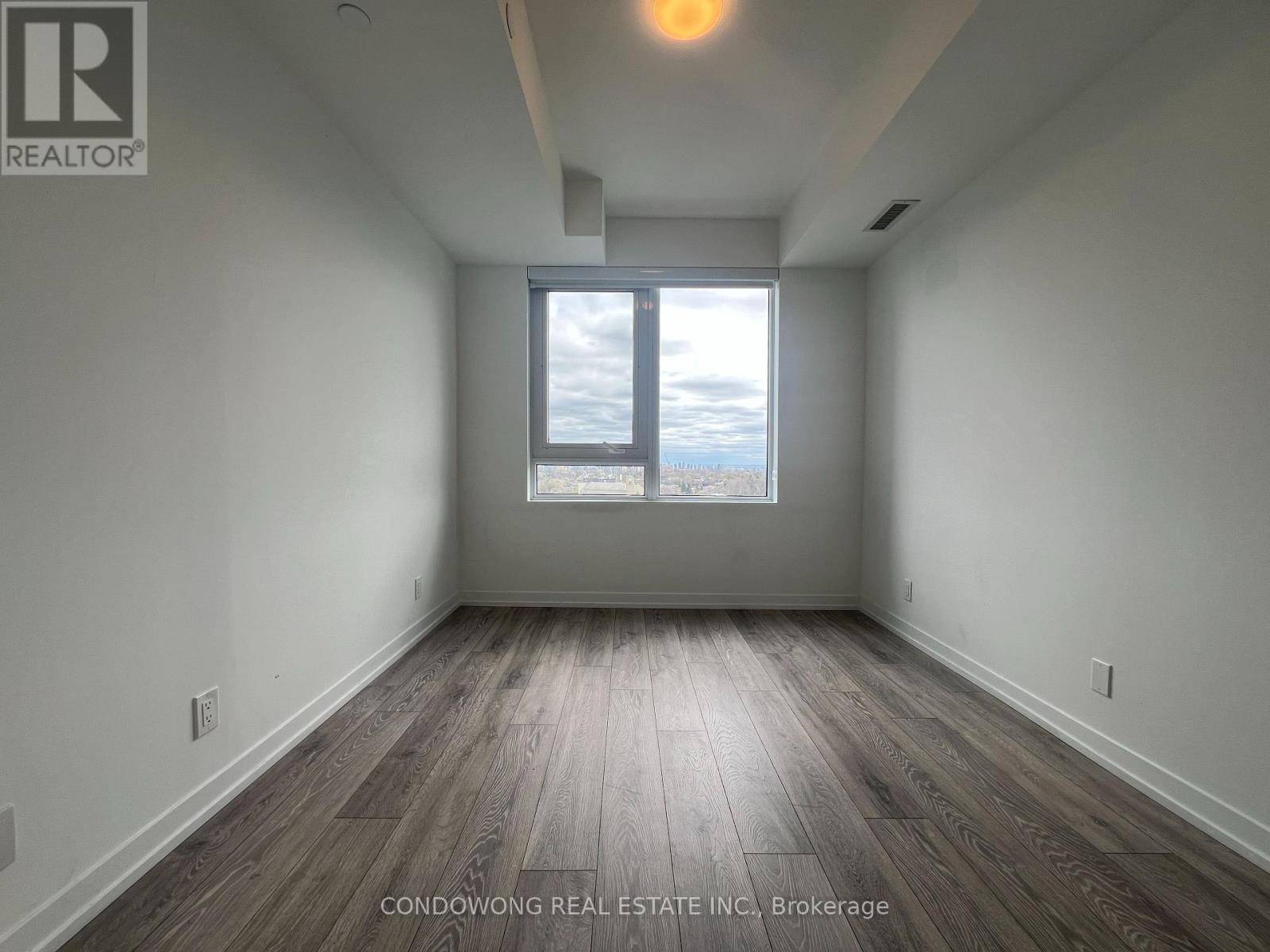 Toronto (humewood-cedarvale), ON M5P3L1,2020 Bathurst ST #1205