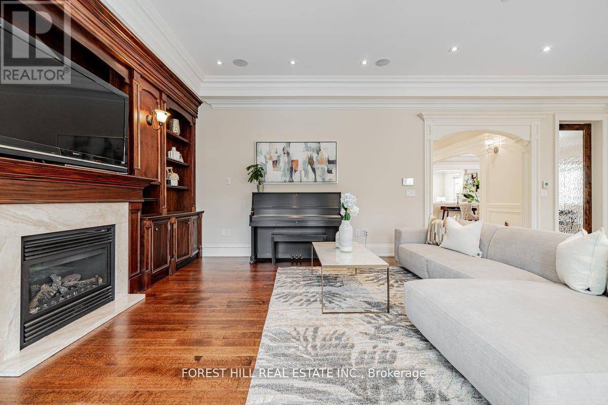 Toronto (st. Andrew-windfields), ON M2L1J9,139 BEECHWOOD AVENUE