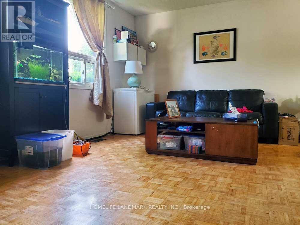 Toronto (hillcrest Village), ON M2H2N9,45 HOLLYBERRY TRAIL