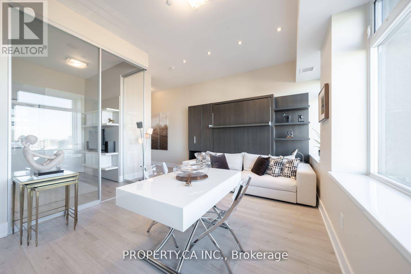 Toronto (yonge-st. Clair), ON M4V1N5,111 St Clair AVE West #1728