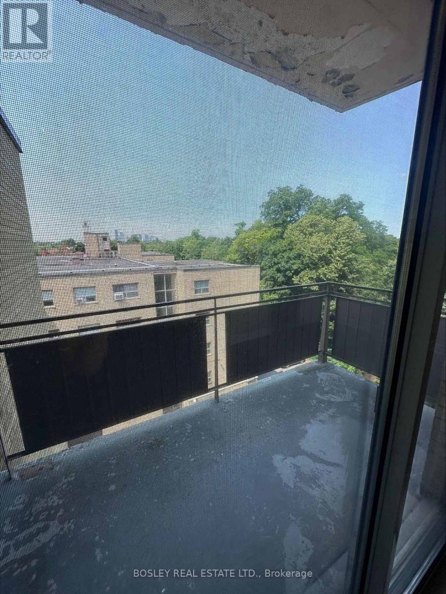 Toronto (leaside), ON M4G2L9,972 Eglinton AVE East #605