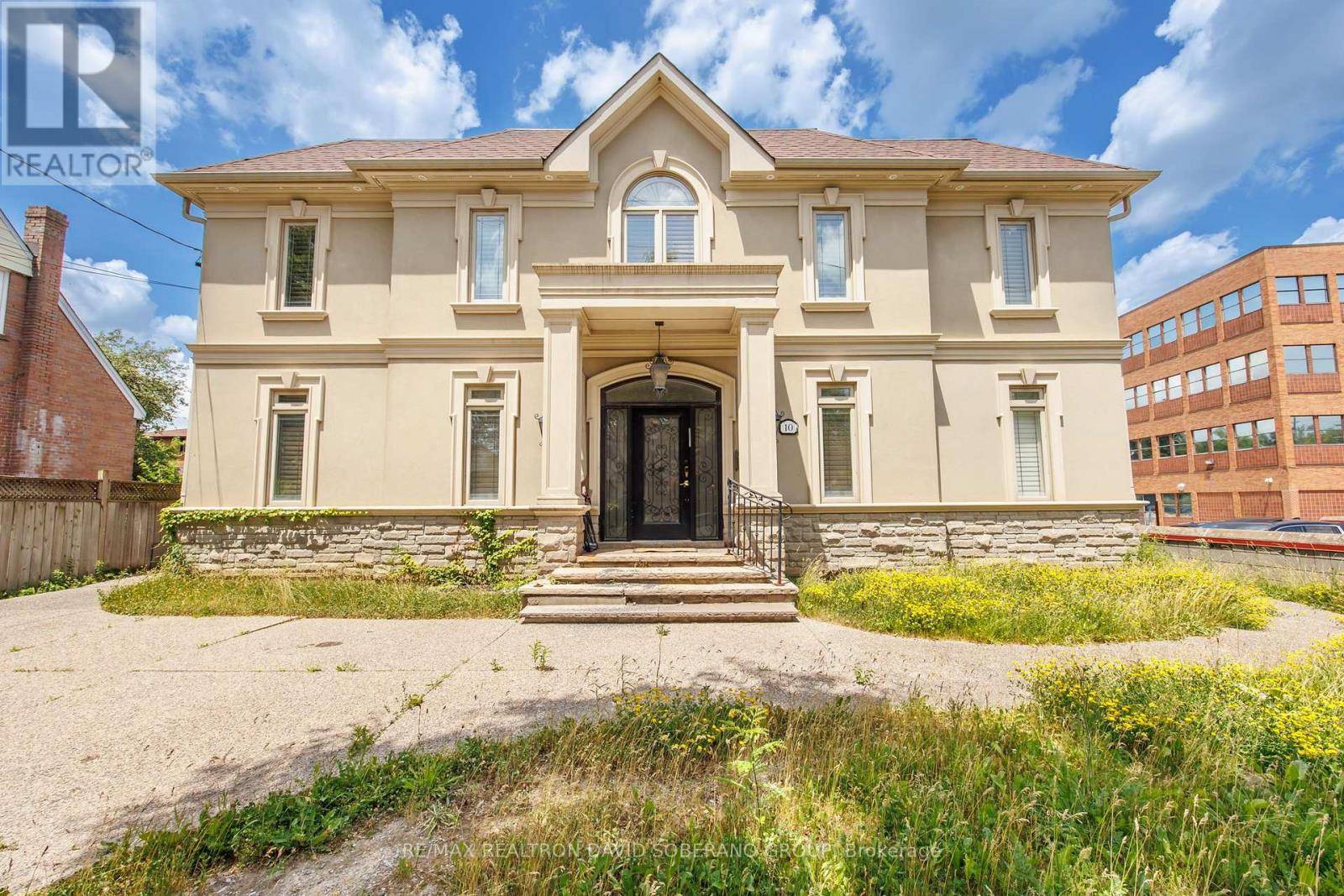 Toronto (clanton Park), ON M3H2J7,10 BAINBRIDGE AVENUE