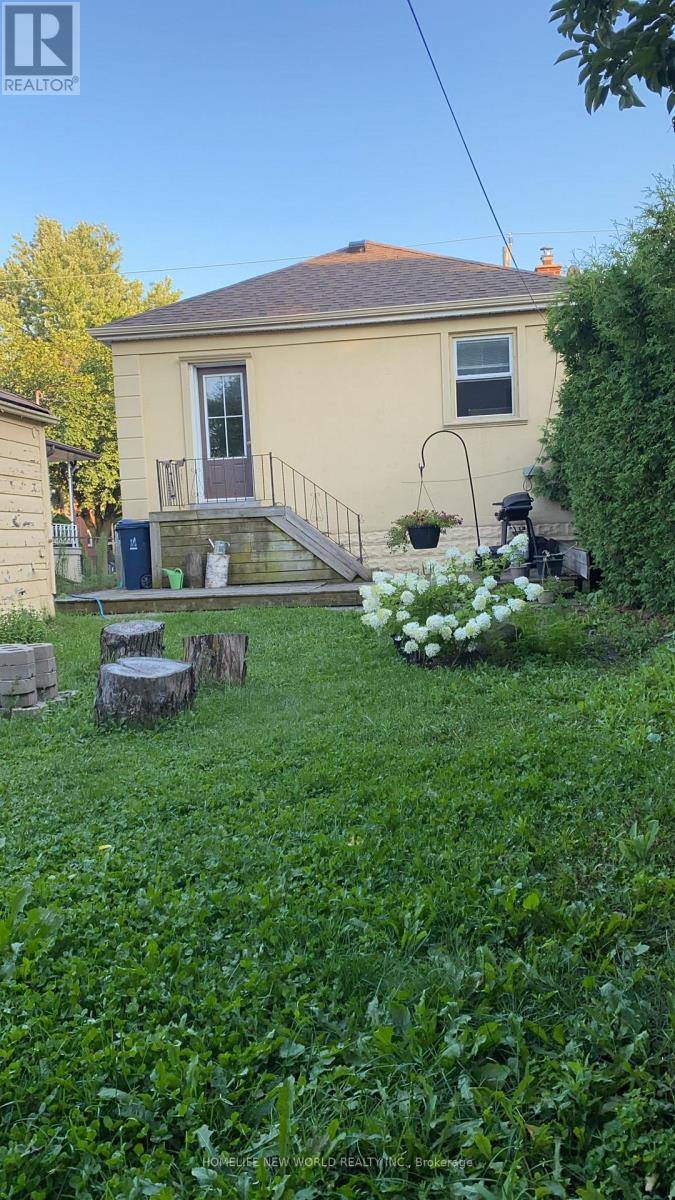 Toronto (newtonbrook East), ON M2M2S6,66 Otonabee AVE #Main