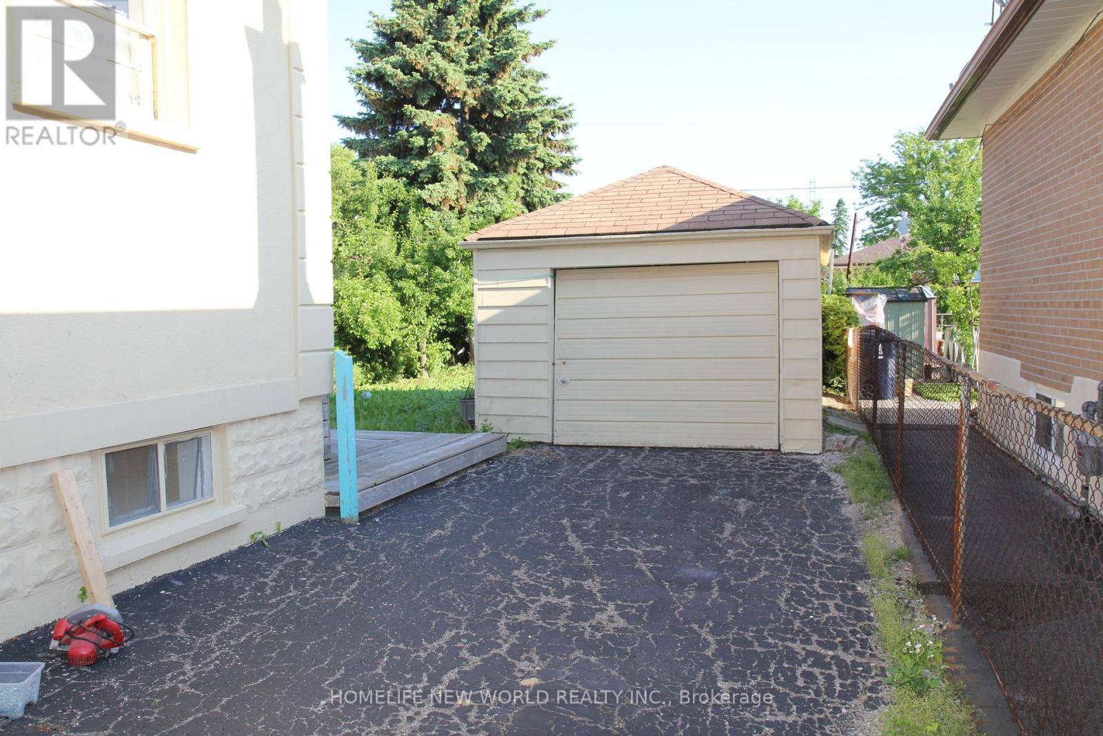Toronto (newtonbrook East), ON M2M2S6,66 Otonabee AVE #Main